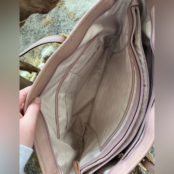 Michael Kors work tote! - Picture 6 of 9